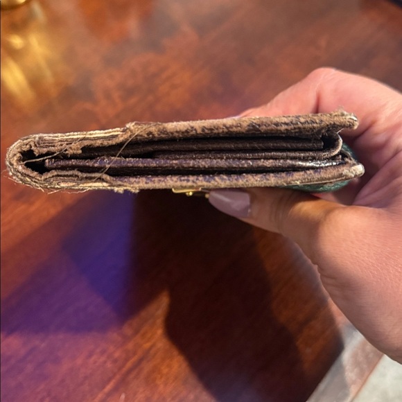 Gucci Beige and Red Monogram Wallet green gold designer clutch cards slots - Picture 11 of 13